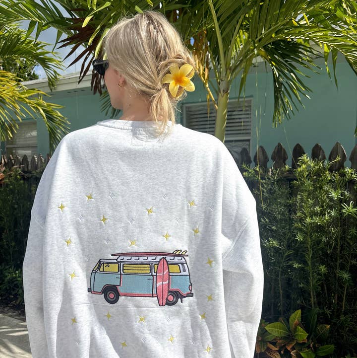 Pearl Grey Embroider Van Star Sweatshirt for wholesale by Sunkissed Coconut