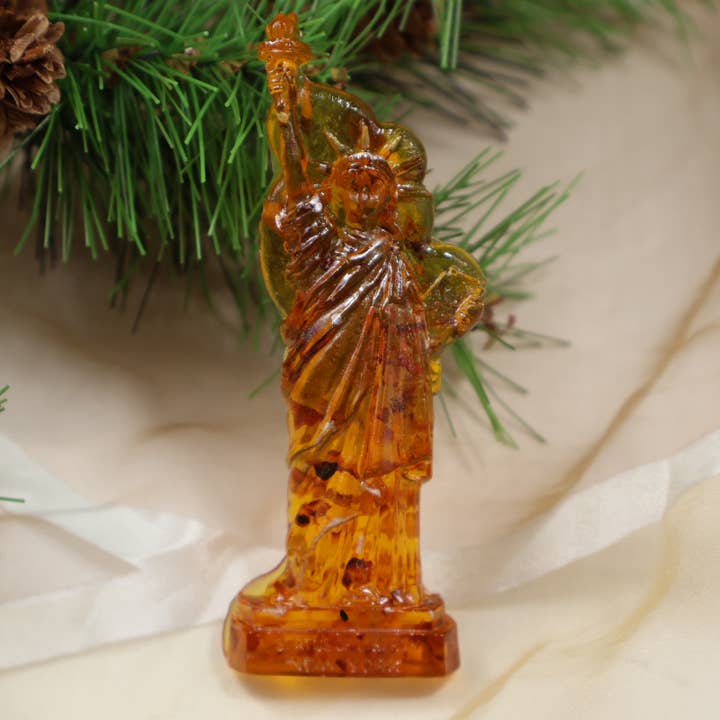 Frihetsgudinnan-figur – Gåva i bärnsten från KIZIMA för wholesale av KIZIMA