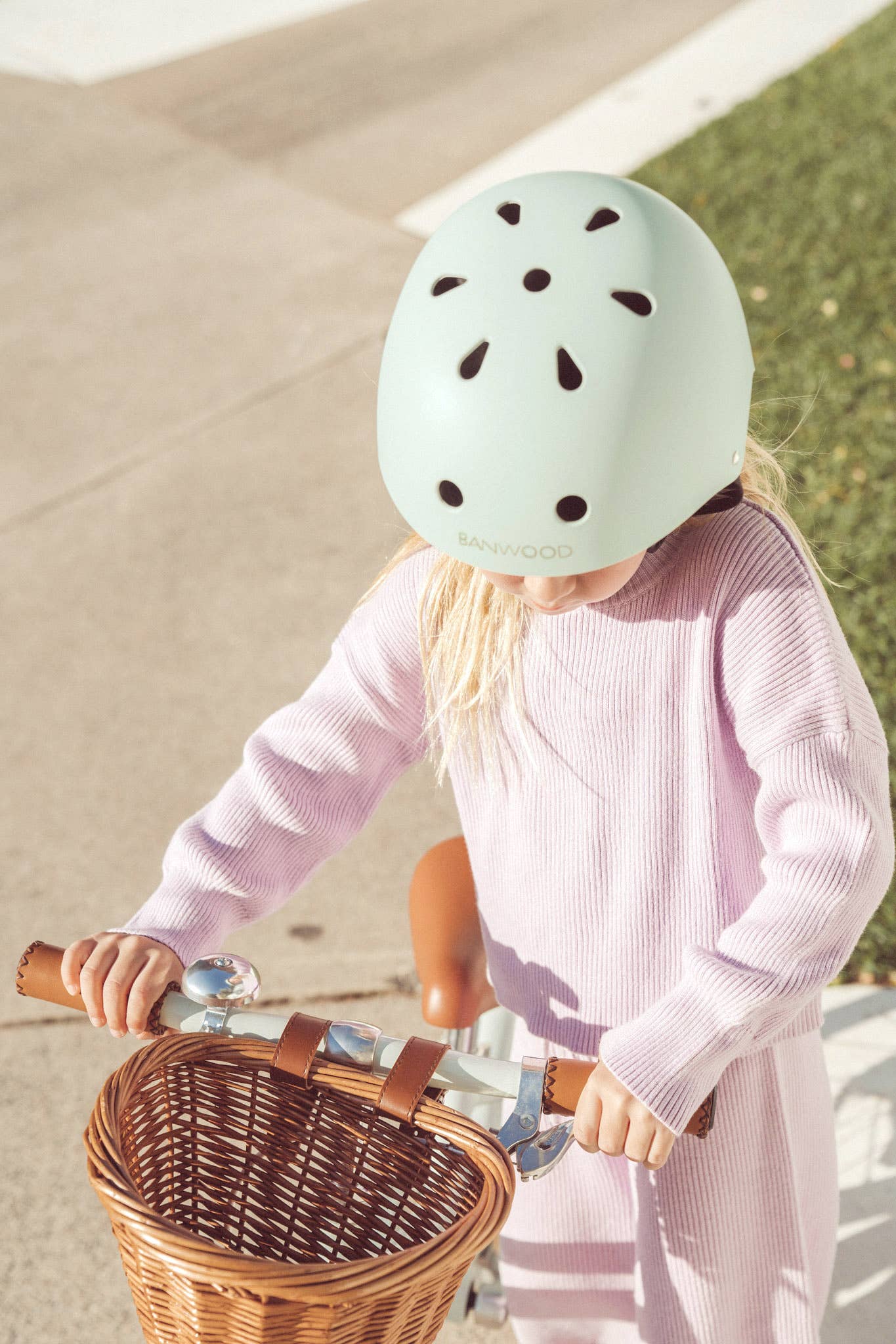 Banwood UK – wholesale Bike/scooter – Kids – BANWOOD HELMET - PALE MINT (50-54 cm)3