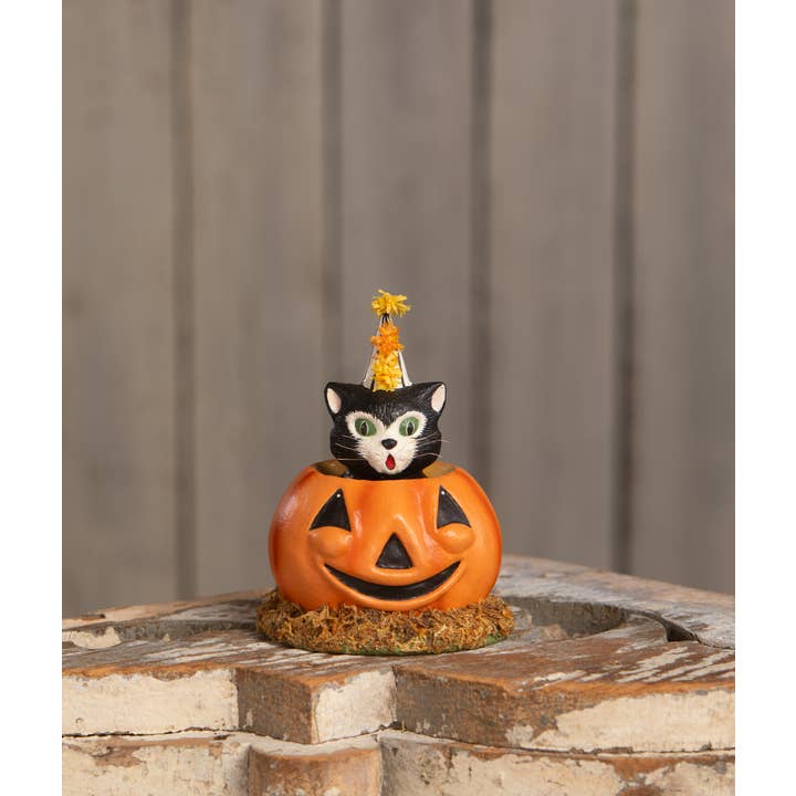 Bethany Lowe Designs - Wholesale Decorative Figurine - Cecil's Hang Out