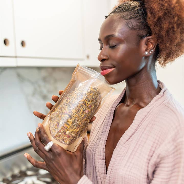 PAAVANI Ayurveda - Venta al por mayor Tés saludables/desintoxicantes - Baño de Vapor de Hierbas para Yoni | Baño de Vapor Vaginal para la Salud Reproductiva5