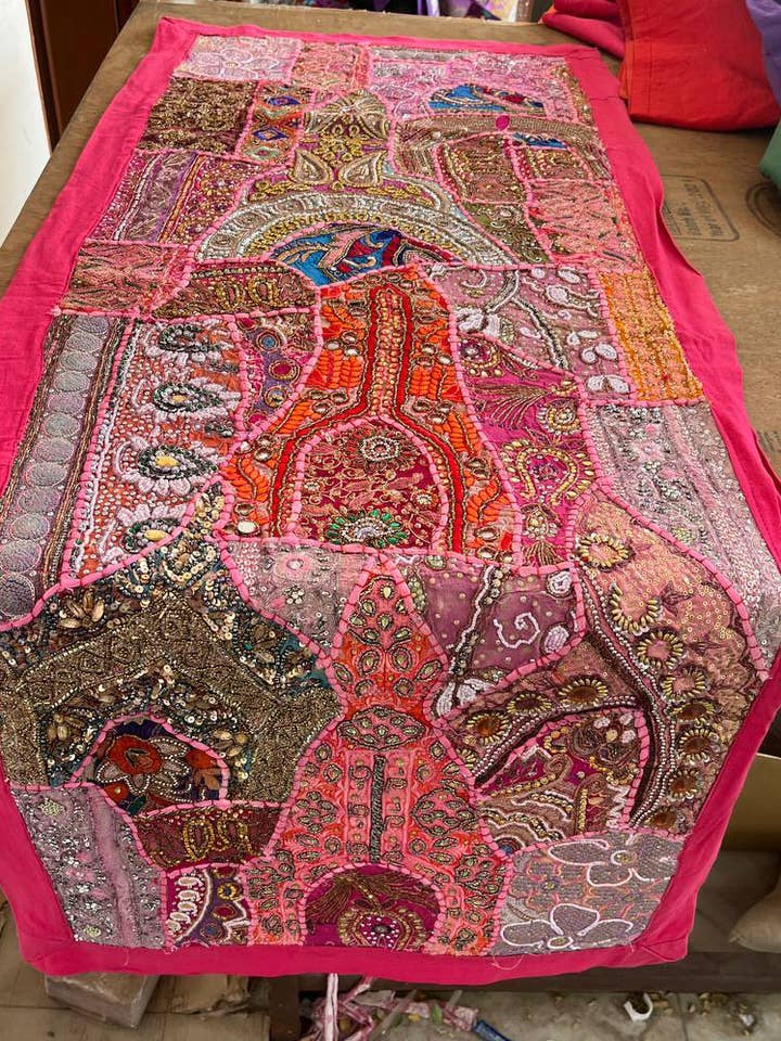 Runner da tavola decorativo indiano con ricamo vintage per la casa per la vendita all'ingrosso da parte di Bhawana Handicrafts