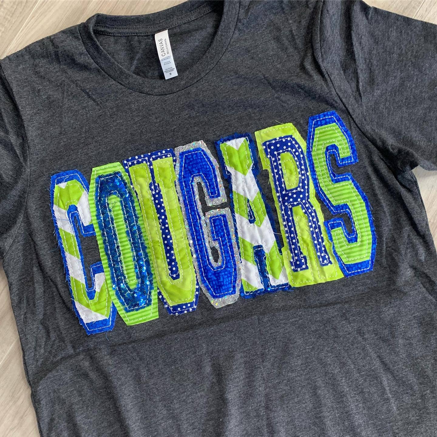 Sew Fancy Designs – T-shirt – Mulher por atacado – Camisa Spirit Double Stacked4