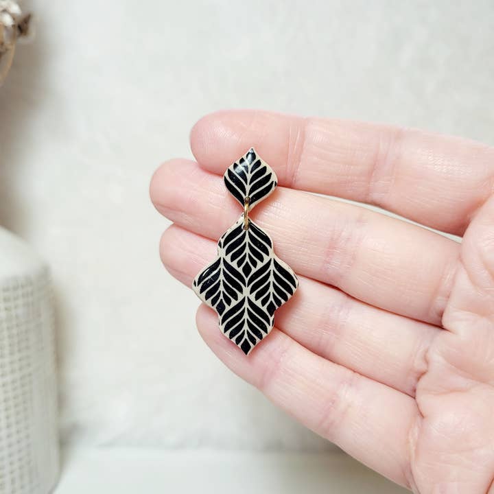 Spiegel Clay - Wholesale Dangle Earrings - Polymer clay black leaves dangles1