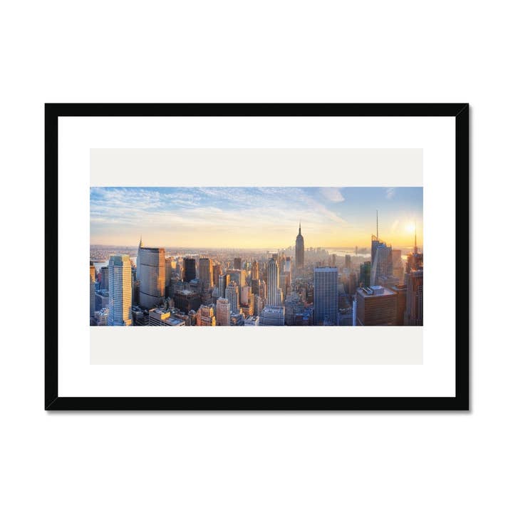 Imagem panorâmica do horizonte de Nova York ao pôr do sol Impressão emoldurada e montada por atacado de Sorbey