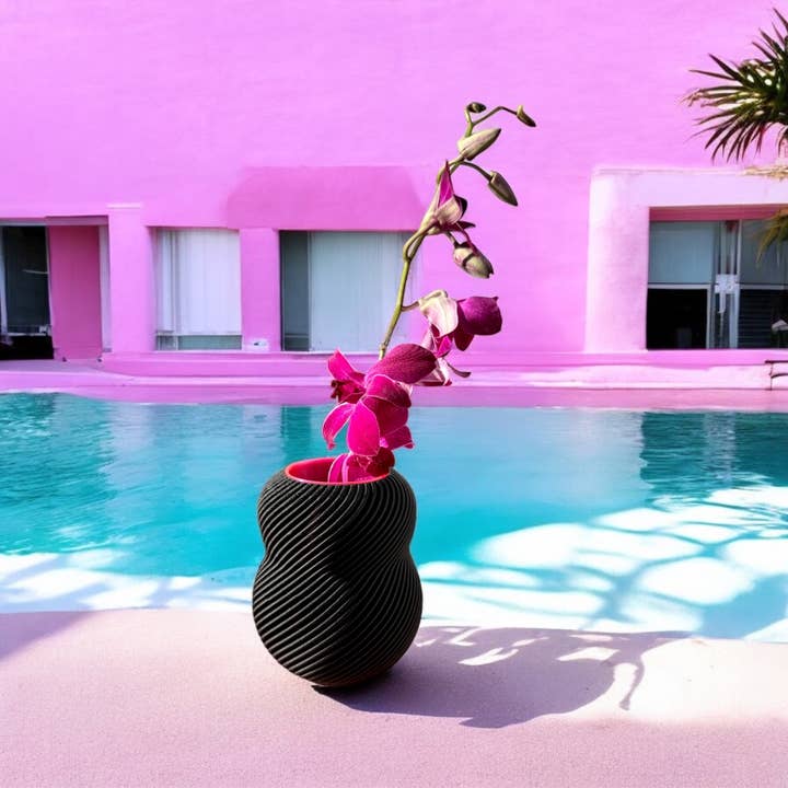 Bloom 100 % Schwarz – 3D-gedruckte Vasen für den Großhandel von Pink Stories