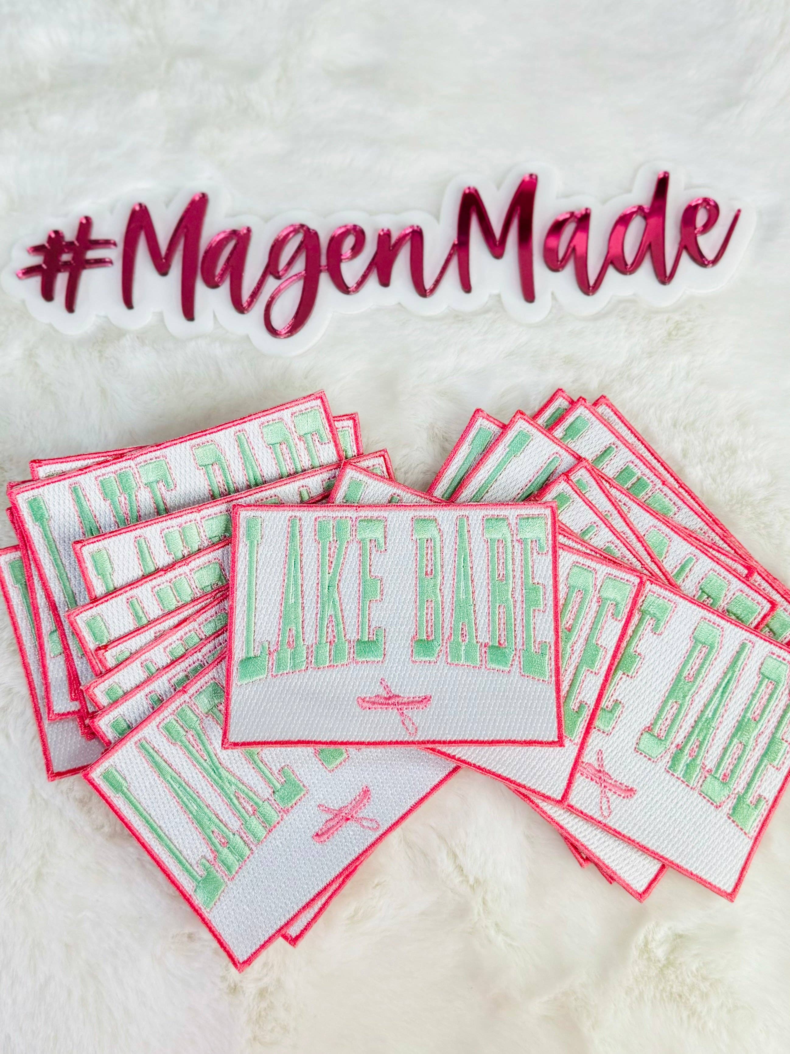 Magen Made Designs – wholesale Lapp – Lake Babe broderad lapp1