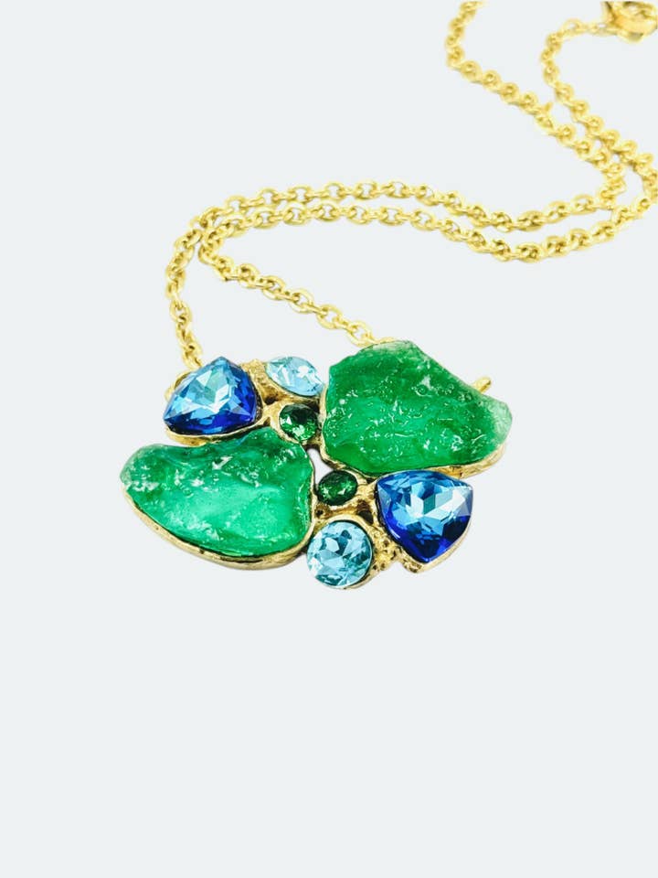 Collier Lumina Double Pierre en Résine avec Cristaux pour la vente par Sebastián Isabelino