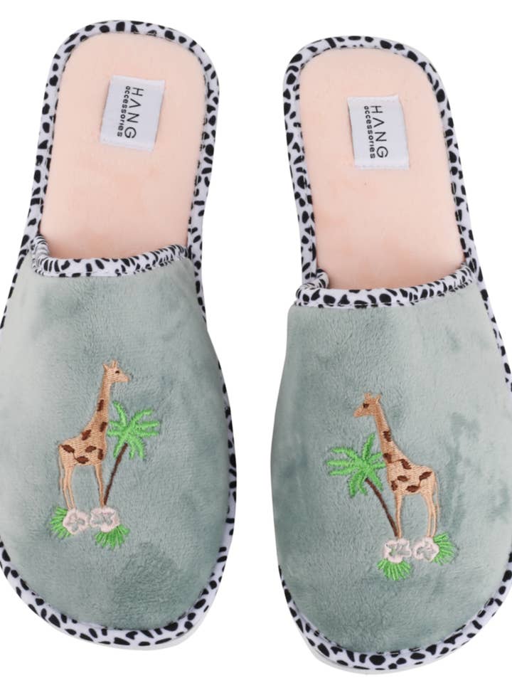 Hang Accessories – wholesale Slippers – Women's – Giraffe Foldable Travel Slippers & Coordinating Pouch Set