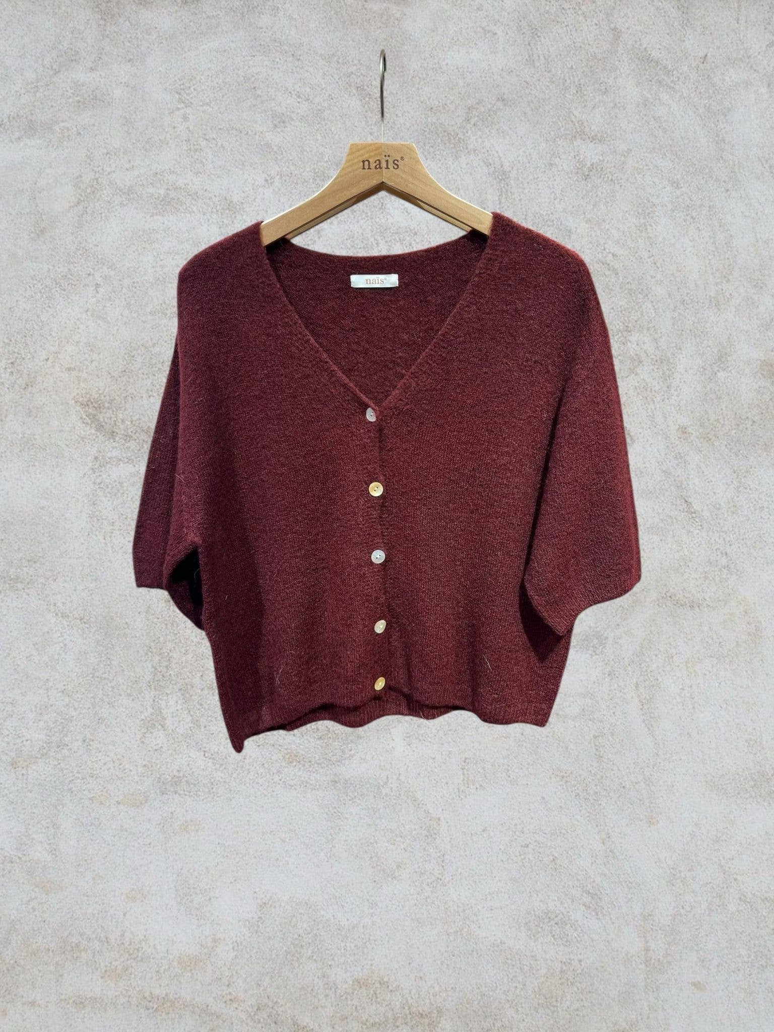 NAÏS PARIS - Wholesale Cardigan - Dames - V-hals cardigan met knopen en 3/4 mouwen van alpaca en wol16