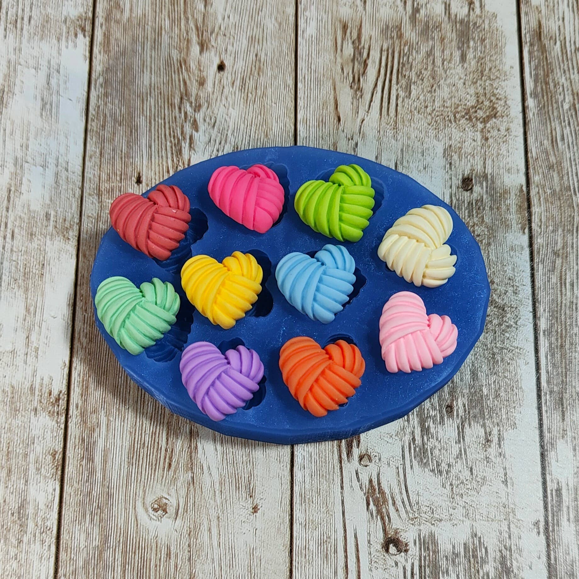 Serena Creazione di Serena Stampone - Vendita all'ingrosso Kit per lavoretti fai da te - Stampo Cuori Gomitolo 2cm in silicone per resina e gesso1