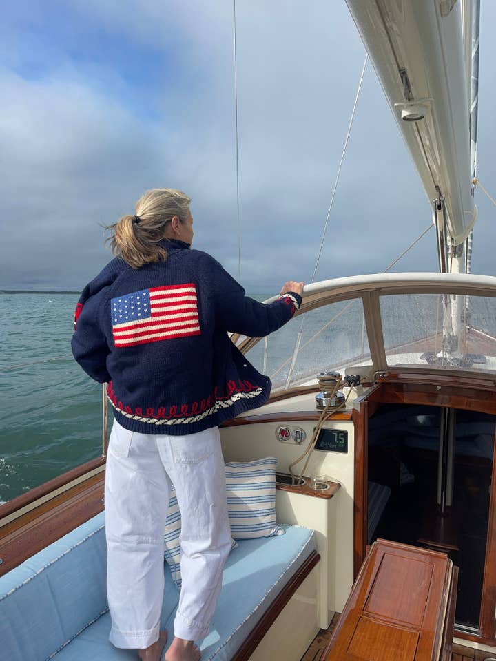 Cardigan Universitaire à Rayures Vintage en Bleu Marine pour la vente par Pink Pineapple