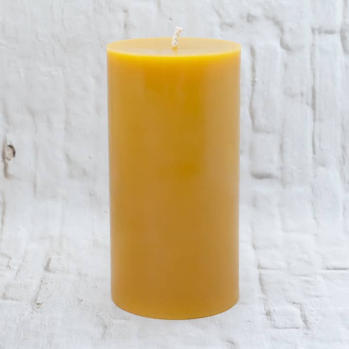 Simple Things | Bougie cylindrique en cire d'abeille de 5 po pour la vente par June Bug Candles