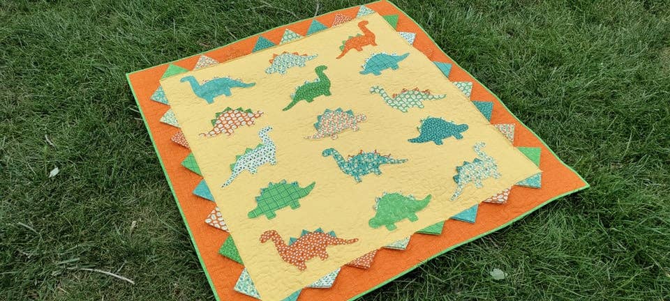 Slice of Pi Quilts - Wholesale Knutselnaai-set - Dino Roar dekbedpatroon6