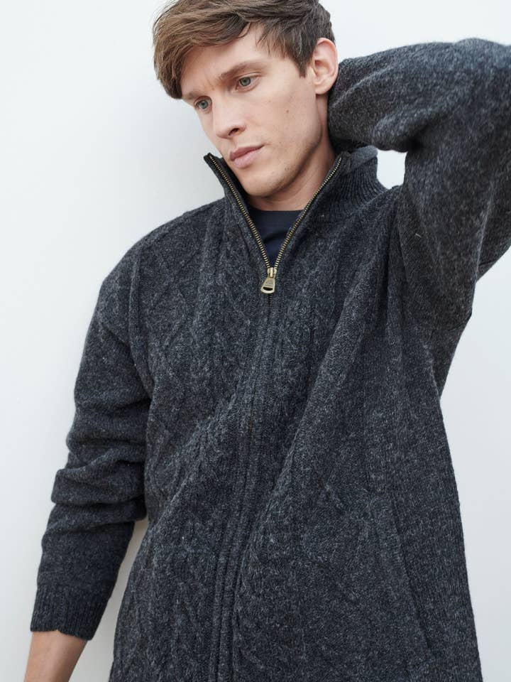 Aran Woollen Mills – wholesale Kofta - Herr – Farmleigh Fodrad Ull Herr Cardigan - Grå