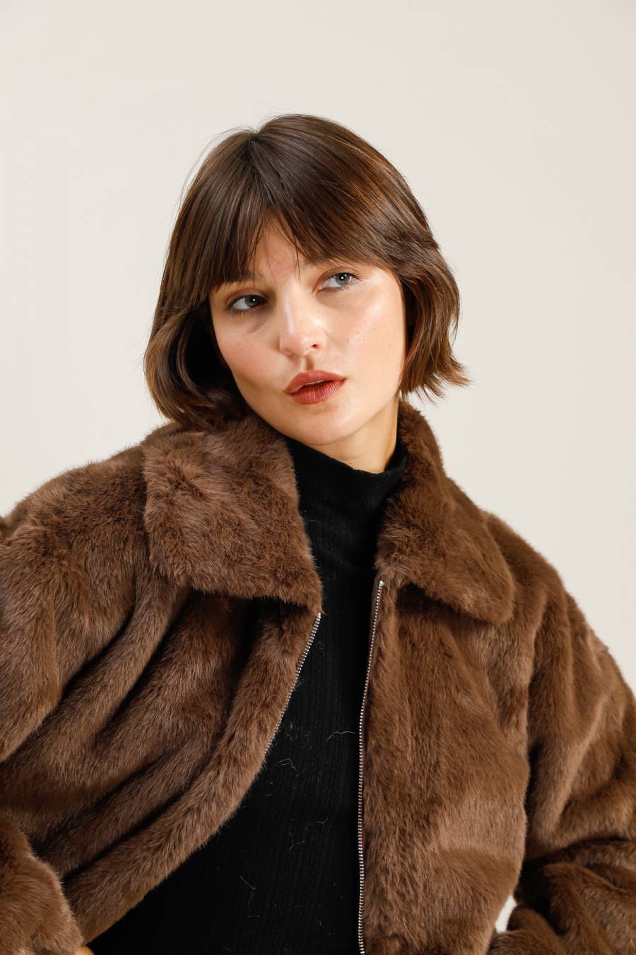Attrait Paris – wholesale Fur/faux fur coat – Women's – Short faux fur jacket5
