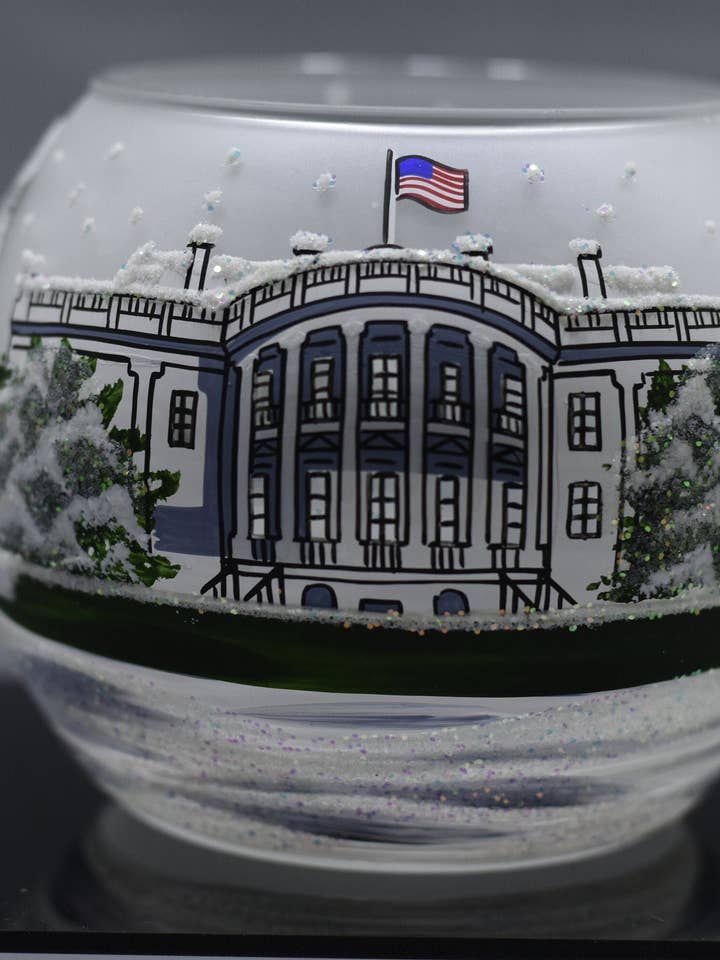 Bougeoir de la Maison Blanche - Fabriqué à la main pour la vente par Glass by Iness