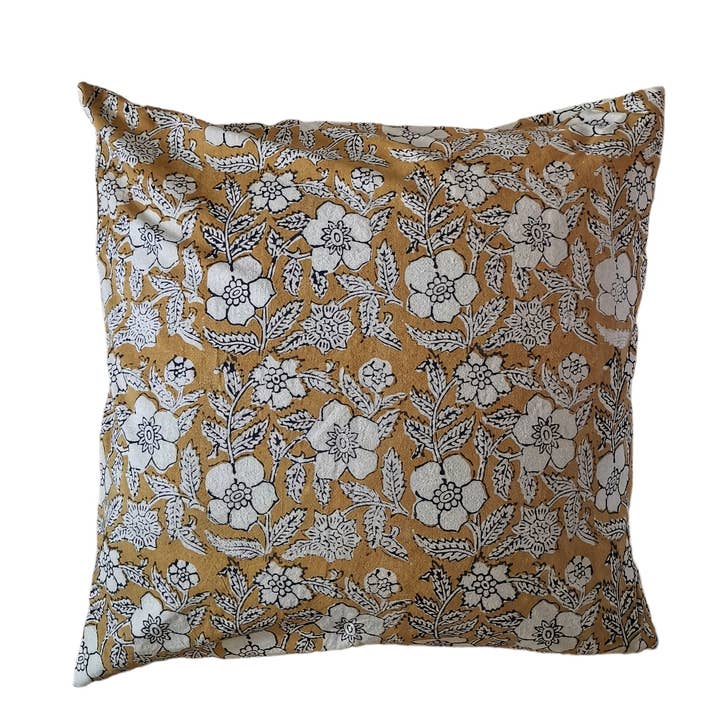 Housse de coussin block print Jaisalmer pour la vente par Nayda Diaries