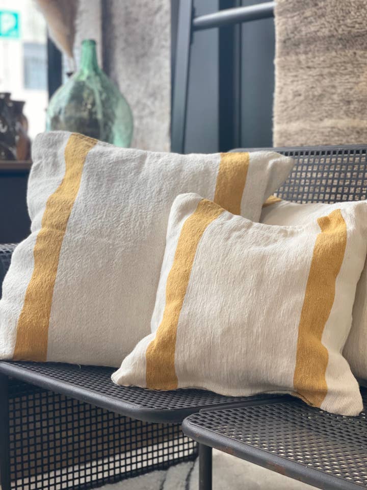 Coussin Rayé Large • Jaune pour la vente par Berber Designers
