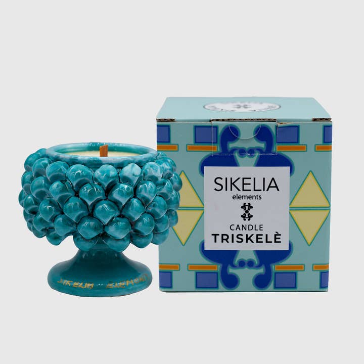 DUFTKERZE TRISKELE HALB PINIENZAPFEN AUS SIZILIANISCHER KERAMIK für den Großhandel von Sikelia Parfums