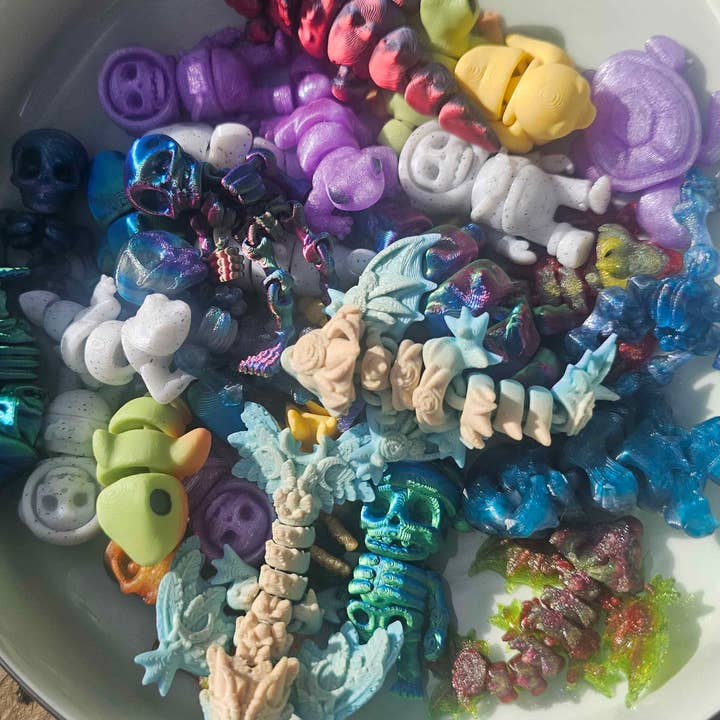 Pretzel Prints – wholesale Fidget toy – Kids – Mini Gumball Machine Fidget Toys, Small Desk Pet for Kids2