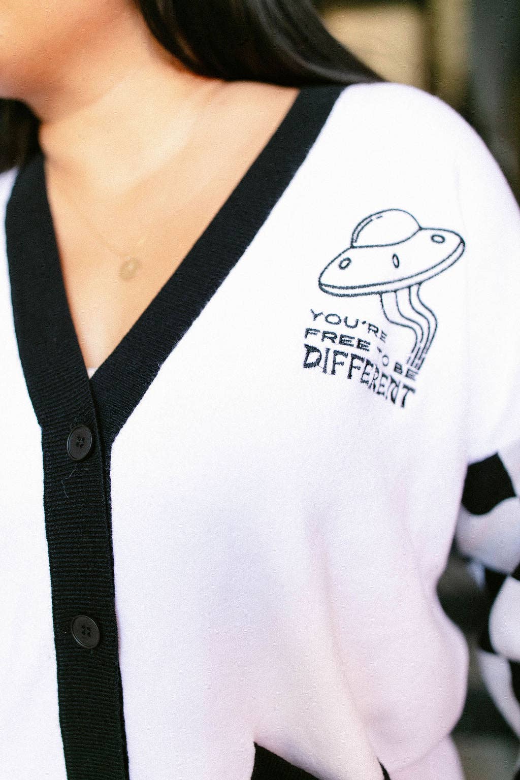 Taby Originals – Großhandel Strickjacke – Damen – TABY ORIGINAL: Free To Be Different Strickjacke (XS-5X) ***17