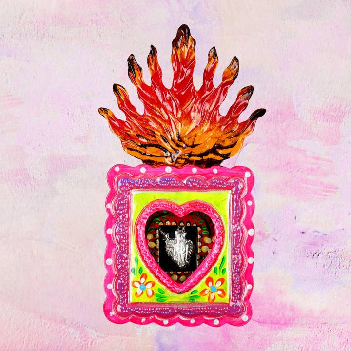 Vitrine votive mexicaine faite à la main dédiée à la Vierge de Guadalupe pour la vente par PINK PAMPAS