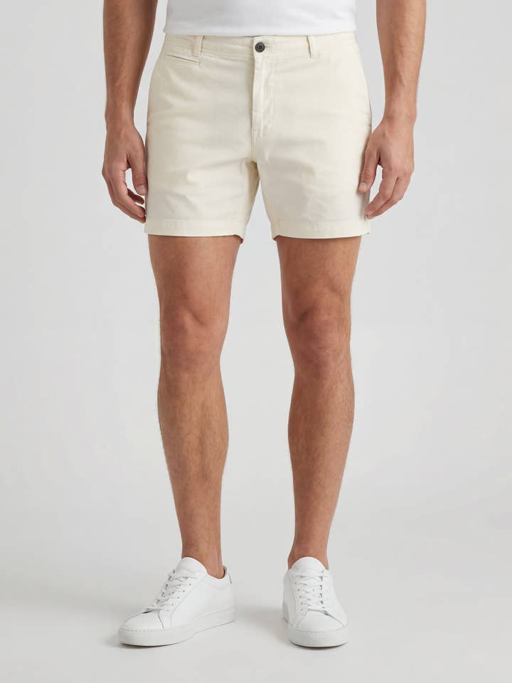 Short chino Walden 6" - Ivoire pour la vente par Original Paperbacks
