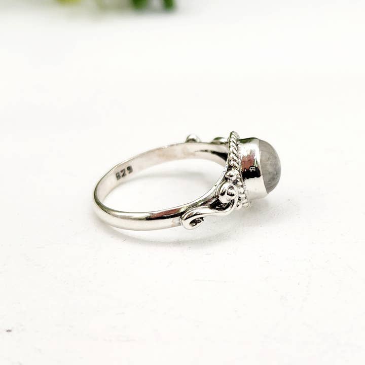 Meraki Gemstones - Wholesale Single Stone/Solitaire Ring - Rainbow Moonstone 8mm Gemstone Ring - Sterling Silver/9252