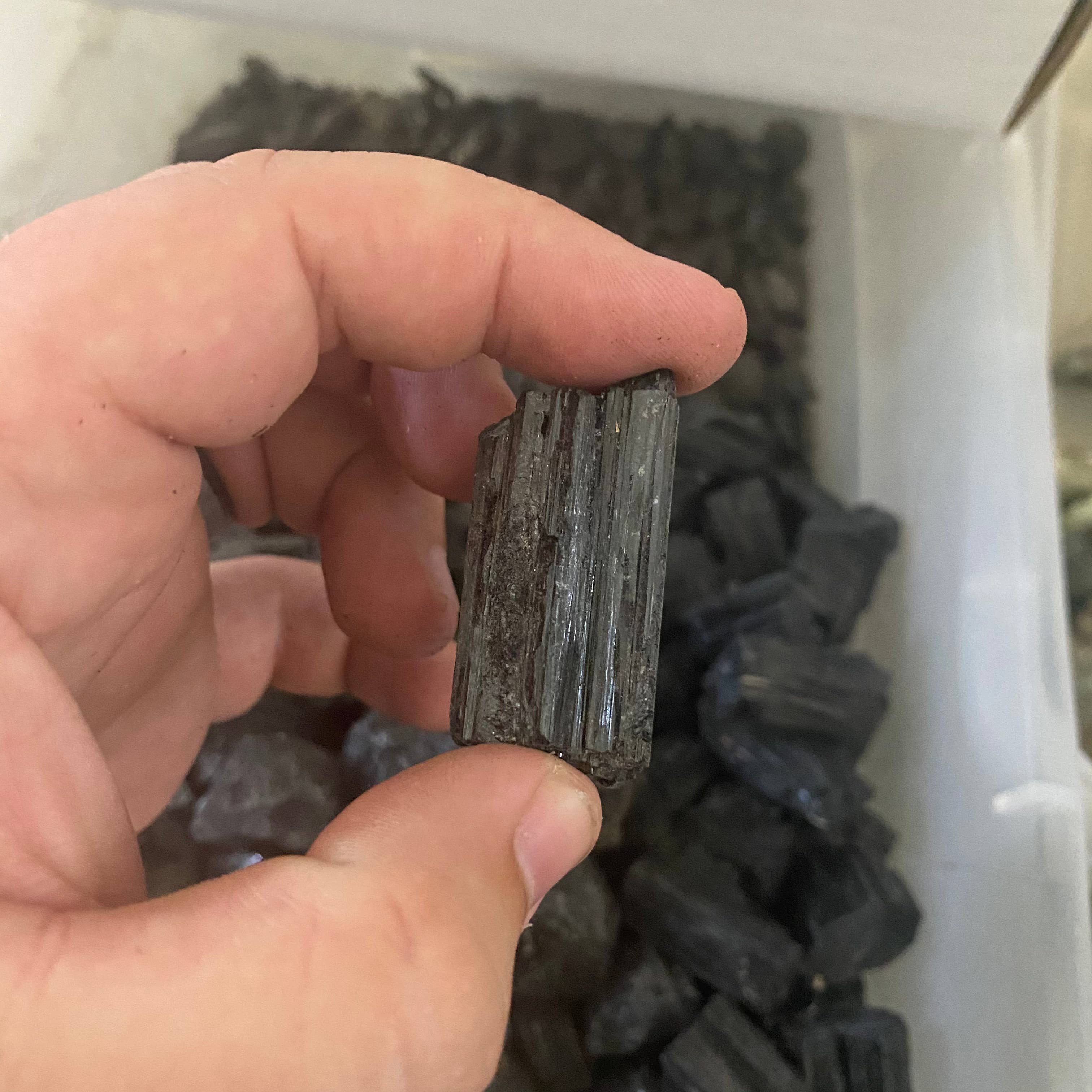 Moon Mountain Gems - Wholesale Spirituele steen/kristal - 1lb zwarte toermalijn ruw2