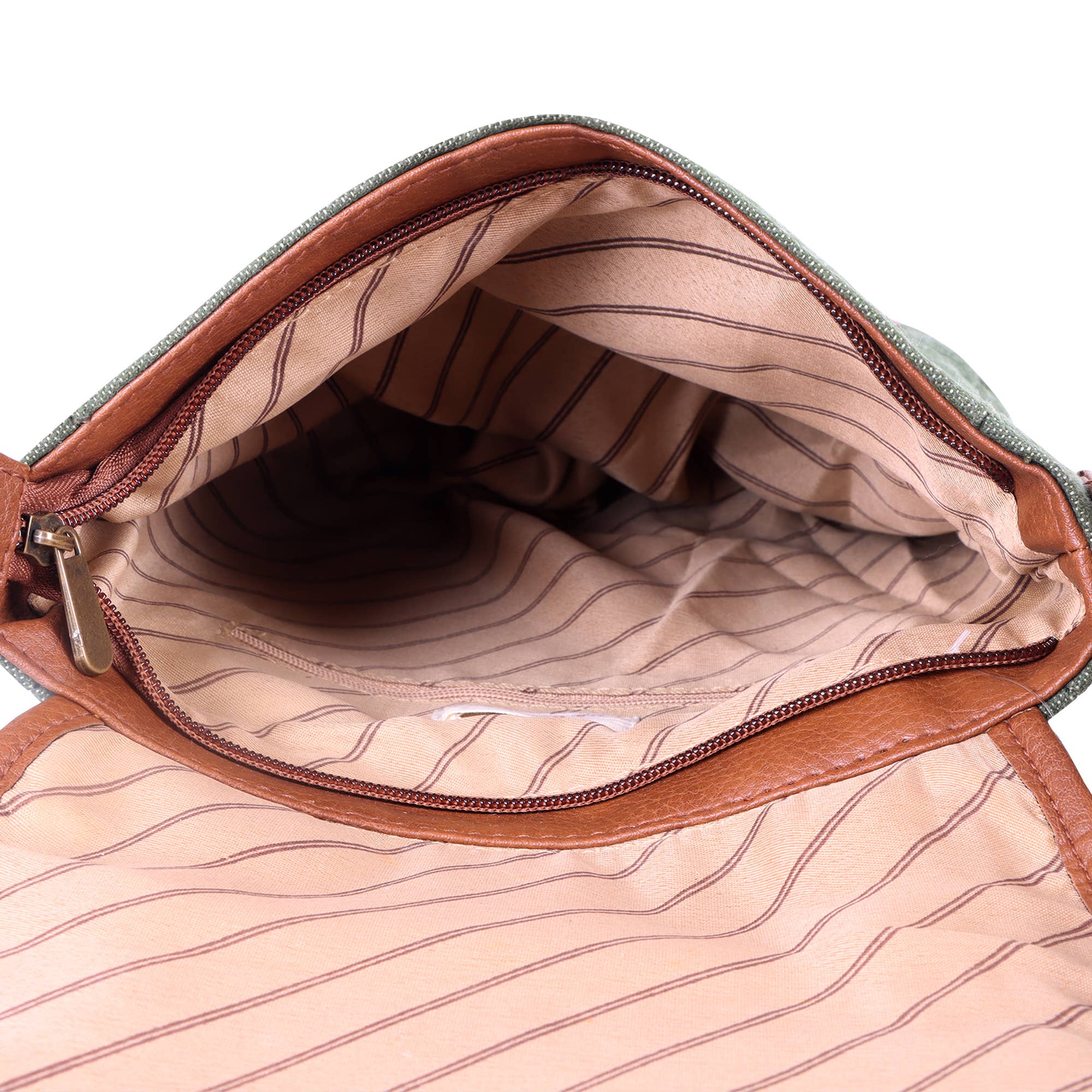 Vaan & Co. - Wholesale Crossbody Bag - Unisex - Trek Waxed Canvas & Upcycled Leather Messenger Crossbody Bag6