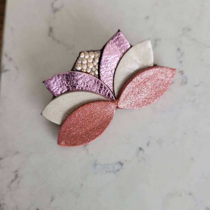 Broche de lótus rosé em couro reciclado por atacado de Onëhj