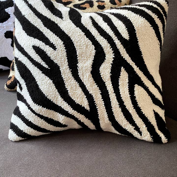 Honey Art and Nature - Vente Housse de coussin - Housses de coussin brodées guépard et léopard tuftées à la main6