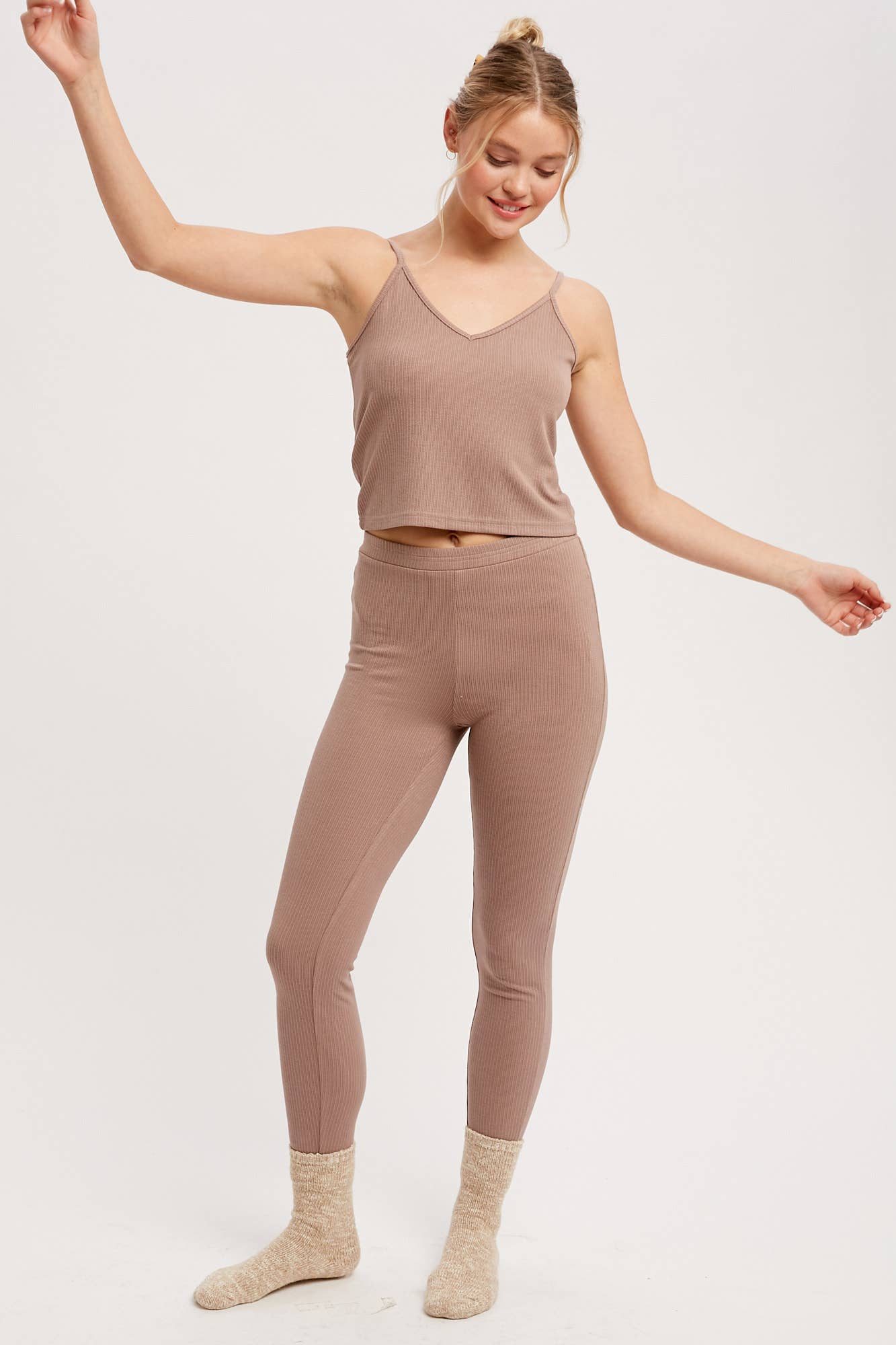 Listicle – Großhandel Loungewear-Set – Damen – Geripptes Strick-Cami & Leggings-Lounge-Set26