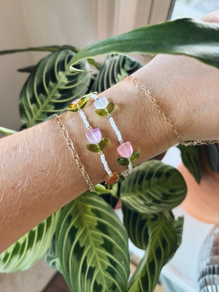 Bracelet tulipe pour la vente par The Butterfly Effect