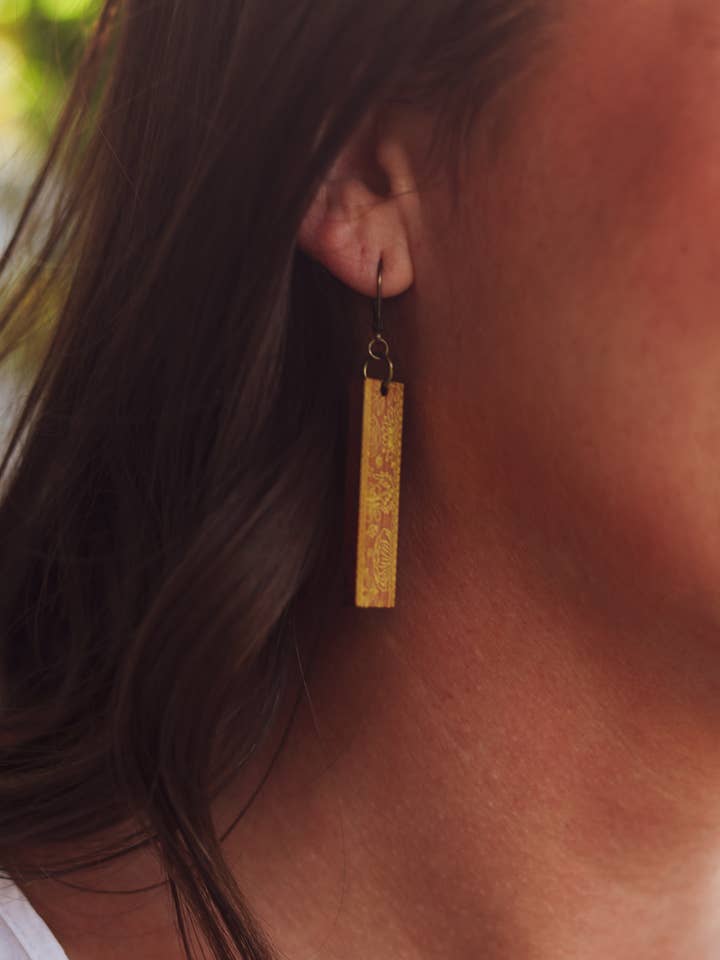 Unter den Wildblumen für den Großhandel von Butterflies and Banjos