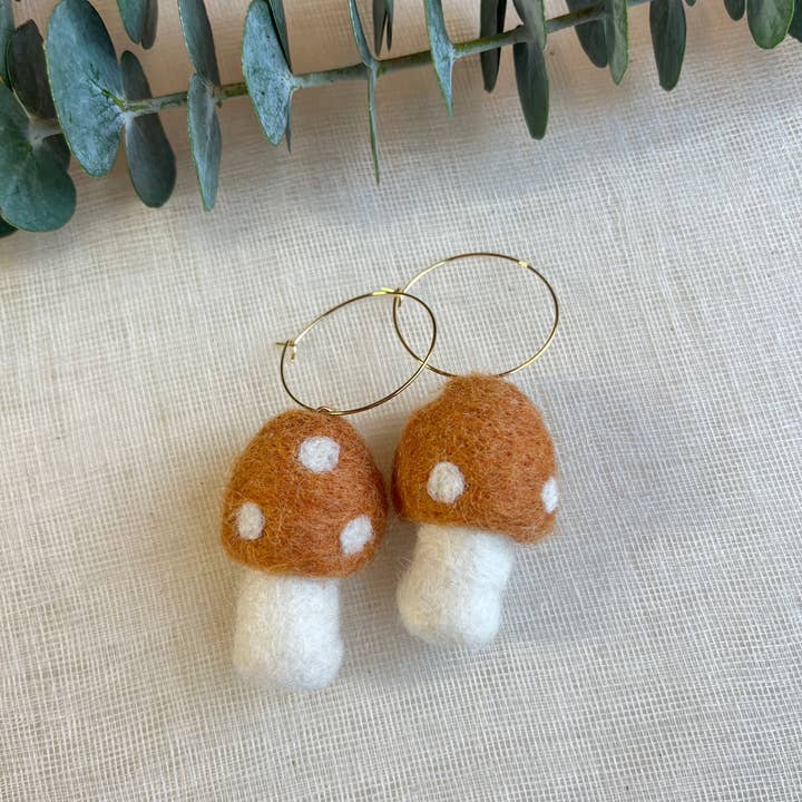 Honey Loom Designs - Wholesale Hangende/ronde oorbellen - Paddenstoel Herfst Vilt Oorbel2