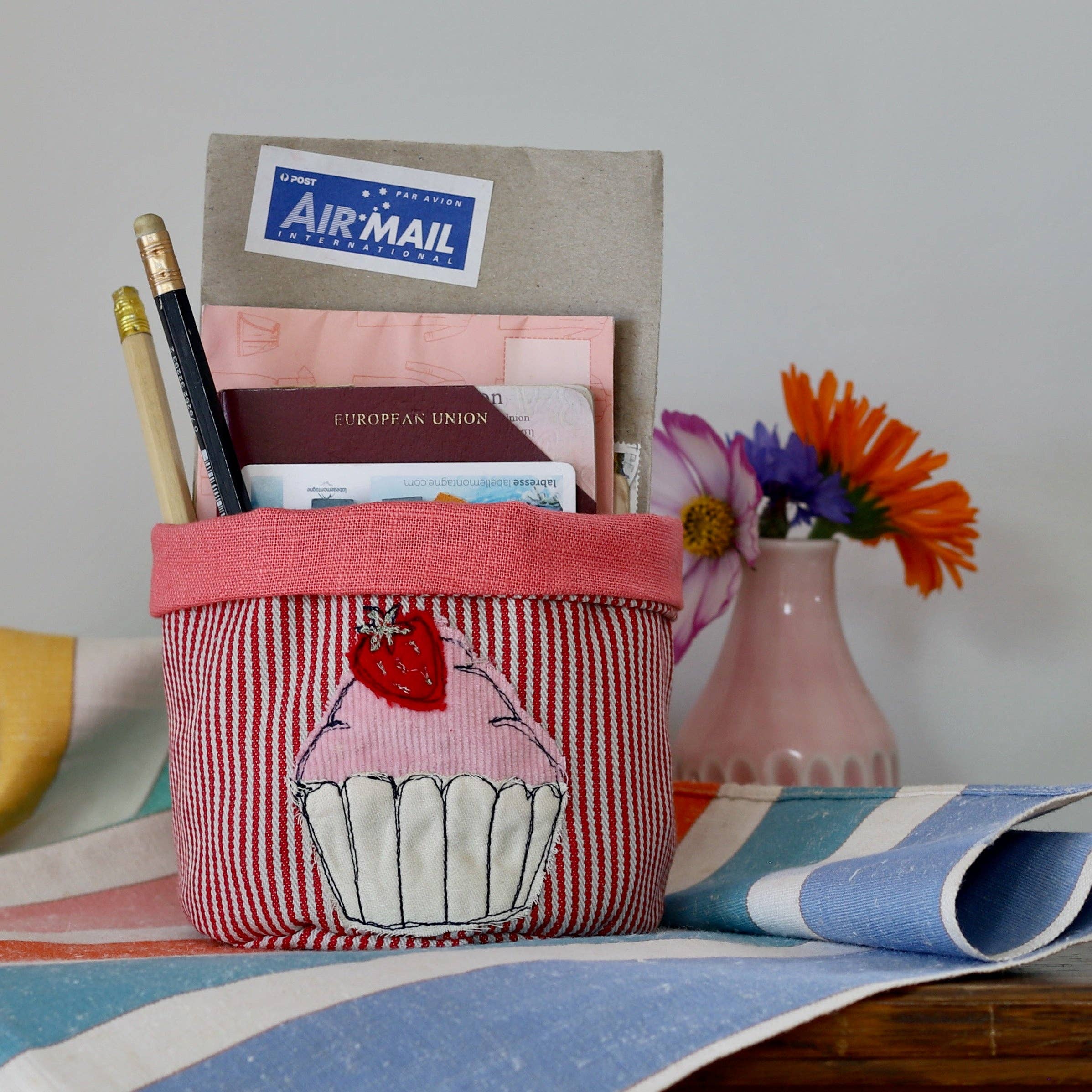 Poppy Treffry – wholesale Storage bag – cupcake mini art pot0