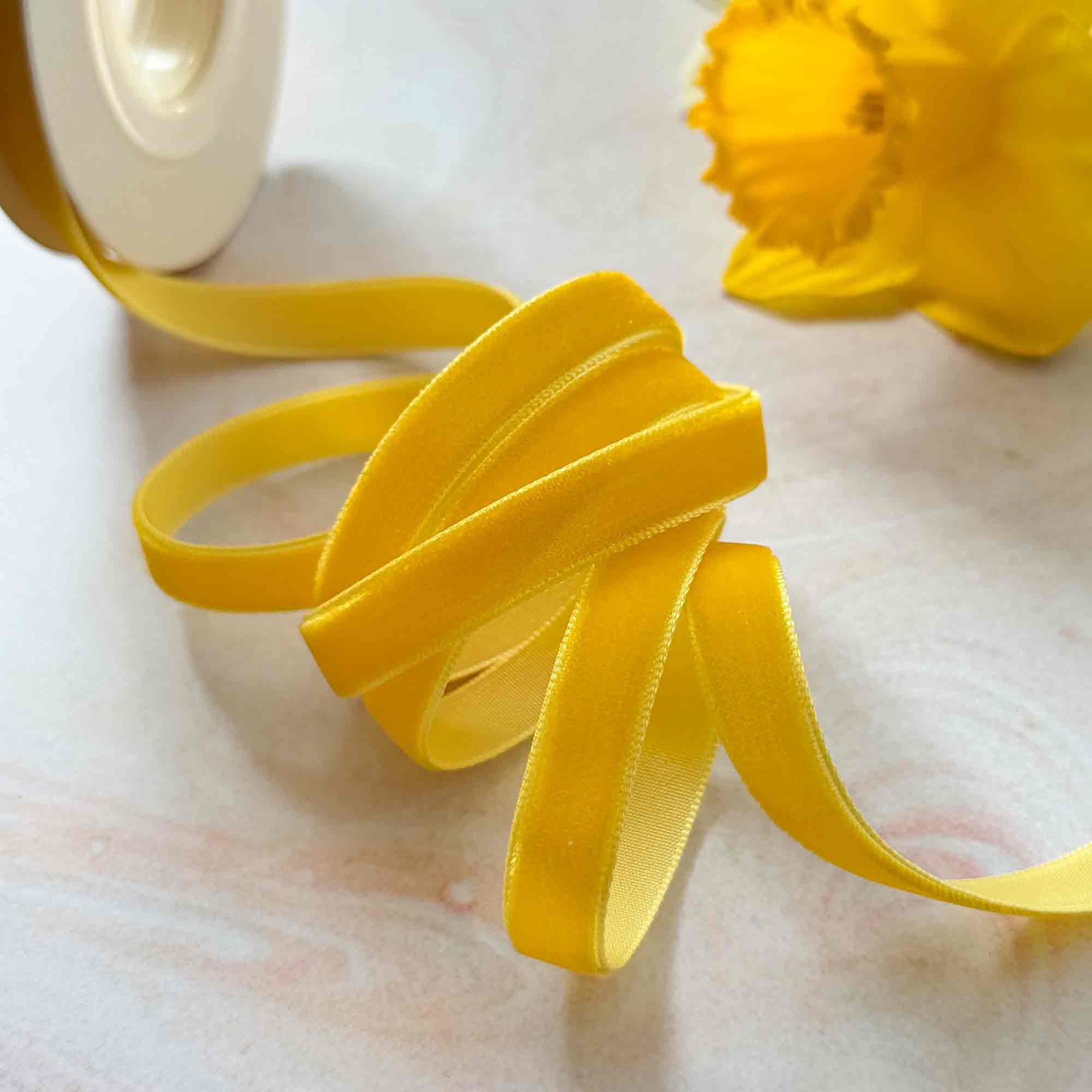 Imaginediy – Großhandel Band – Geschenke verpacken – Samtband in Senfgelb - Verschiedene Breiten | 3-Meter-Rolle2