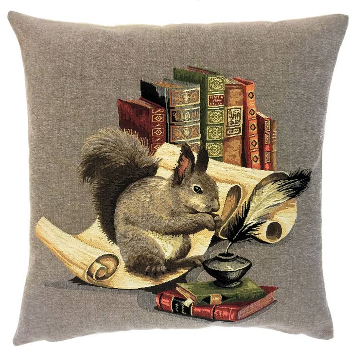 yapatkwa - art of the loom – Großhandel Zierkissenbezug – Dekorative Kissenhülle Eichhörnchen mit Büchern