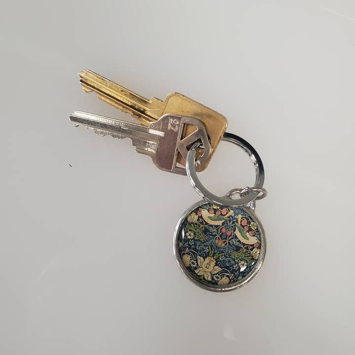 Lucy Lu Designs – wholesale Keychain – Unisex – Round William Morris Keys Drive Guest House Museum Nouveau
