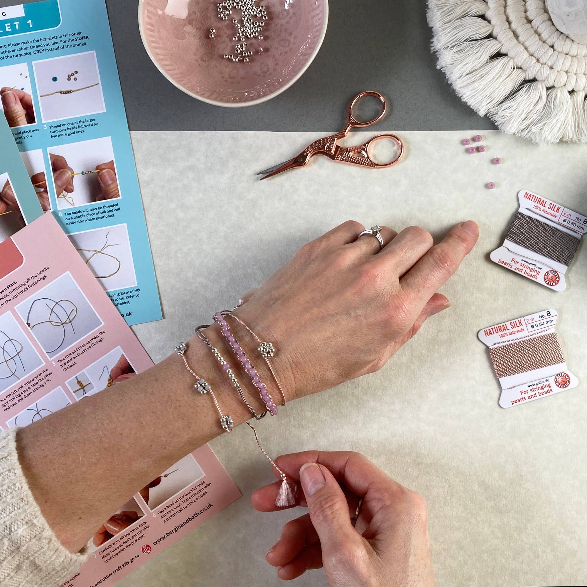 Bergin & Bath - Vendita all'ingrosso Gioielli fai da te - Bambini - Kit bracciali con perline, colore: argento. Kit per la creazione di gioielli3