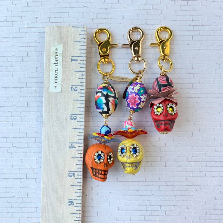 Lenora Dame – Großhandel Geldbörsen-/Taschenzubehör – Damen – Sugar Skull Geldbörsenanhänger, 3 Farben zur Auswahl2