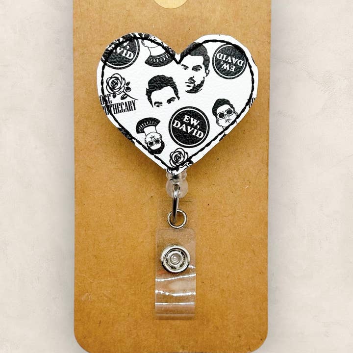 S. Creek Things Portacredencial con Corazón para venta al por mayor de The SmallTownSunshine Company