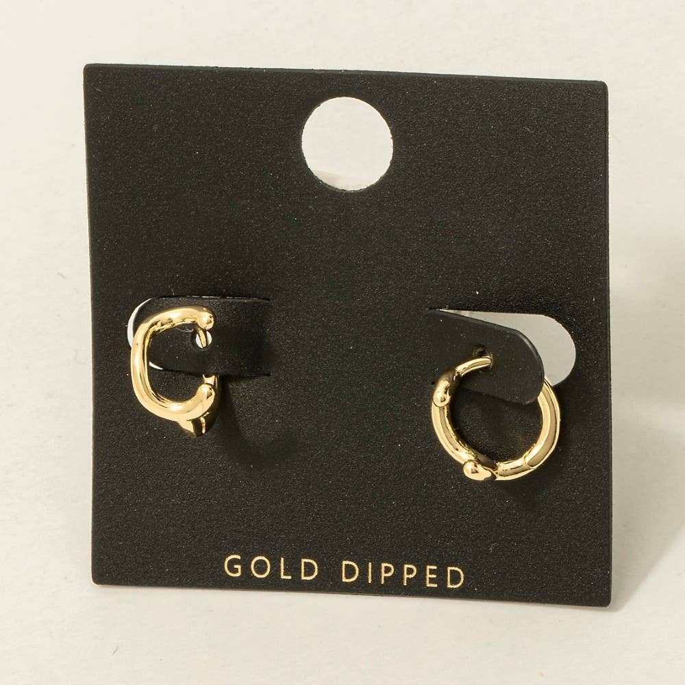 Fame Accessories – wholesale Hoop-örhängen – Guldpläterade miniörhängen med initialbokstav5