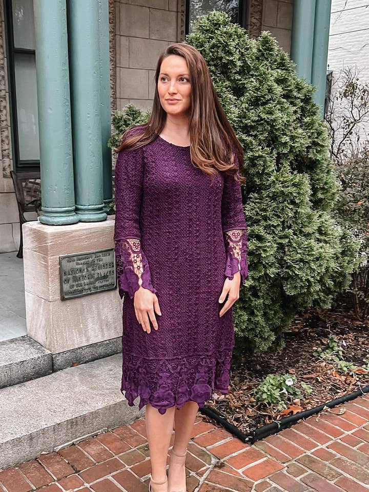 Lydia Hæklet Kjole i Blomme for engroshandel hos Jupe De Abby