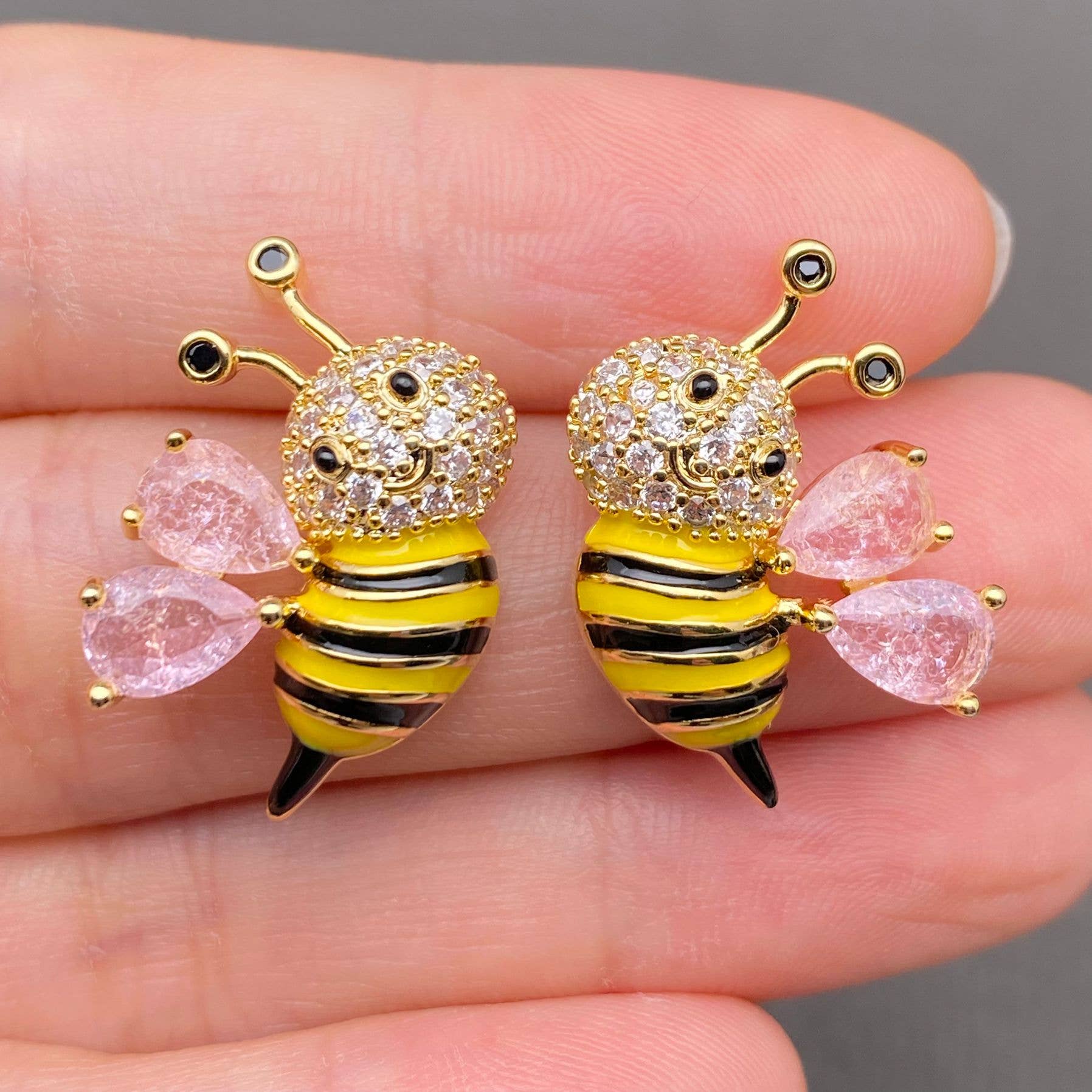 Mio Queena - Wholesale Stud/Post Earrings - Sparkling Zircon Enamel Mini Bees Ear Studs3