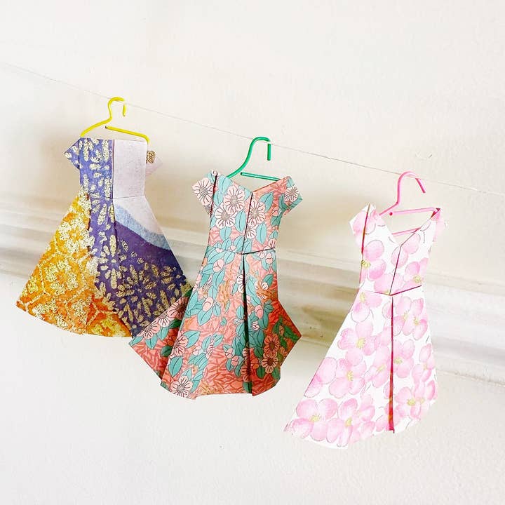 Heart of Fold - Vendita all'ingrosso Bandierine/Ghirlande - Ghirlanda di bambole di carta con abiti origami per cameretta femminile2