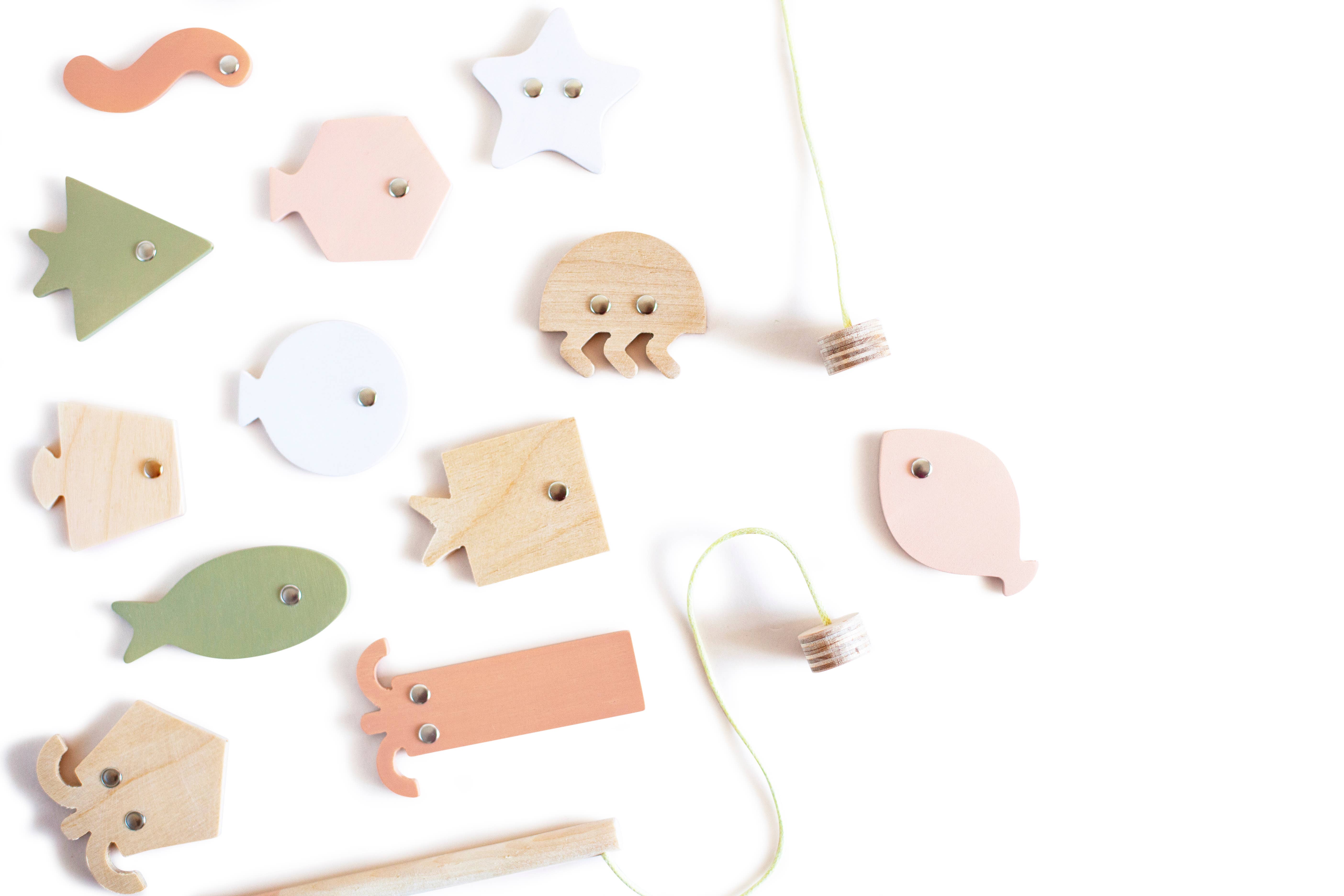 Babai – Großhandel Holzspielzeug – Kinder – Holz Angelspiel mit Magneten – Geometrische Fische1