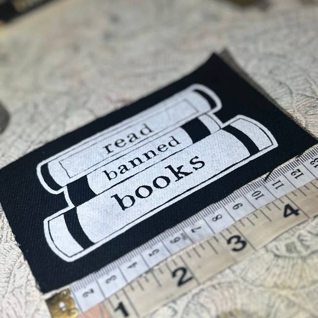 Three Raccoons - Vente Écusson - Lire des livres interdits patch,1